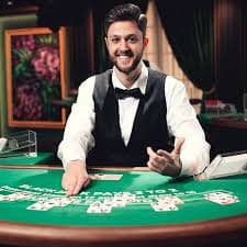 Antarmuka kontrol taruhan dan riwayat putaran di Mahjong Ways